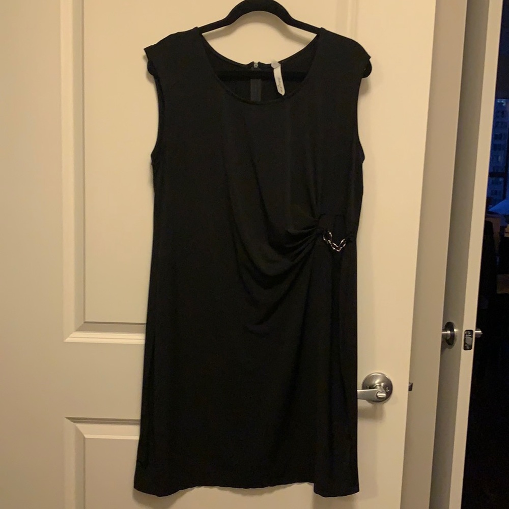 Black sleeveless dress